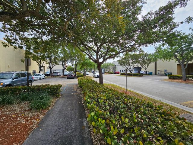 10475 NW 37th Terrace, Doral, FL 33178