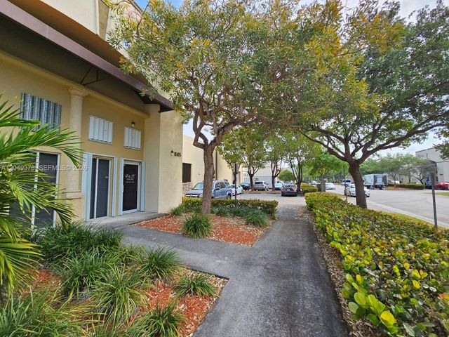 10475 NW 37th Terrace, Doral, FL 33178