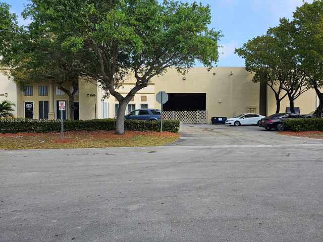 10475 NW 37th Terrace, Doral, FL 33178