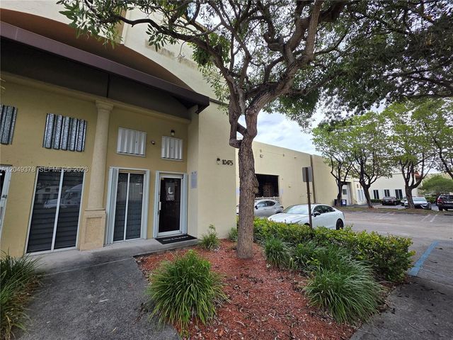 10475 NW 37th Terrace, Doral, FL 33178