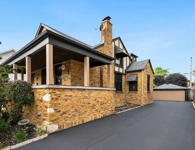 7246 N Oleander Avenue, Chicago, IL 60631