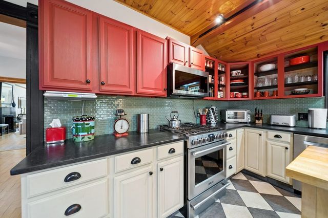 7246 N Oleander Avenue, Chicago, IL 60631