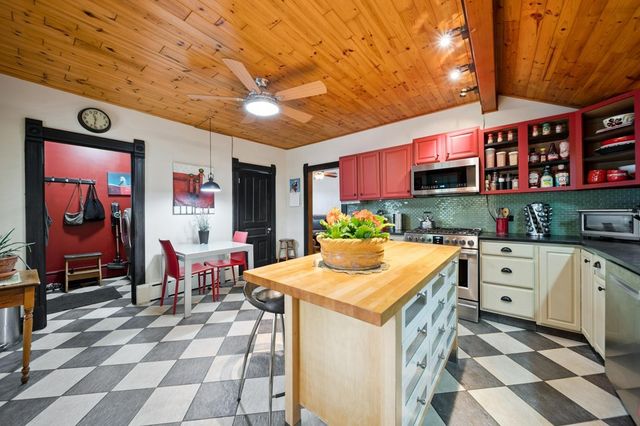 7246 N Oleander Avenue, Chicago, IL 60631