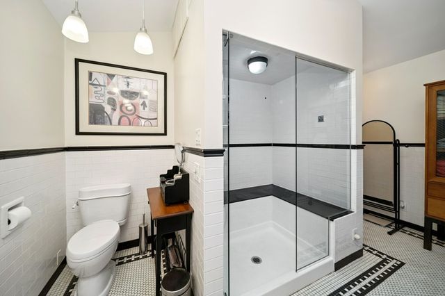 7246 N Oleander Avenue, Chicago, IL 60631