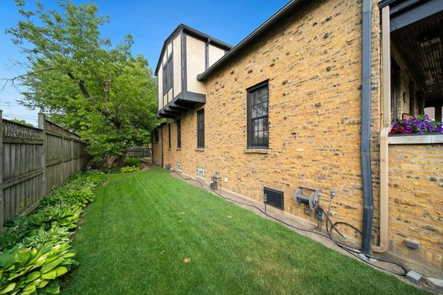 7246 N Oleander Avenue, Chicago, IL 60631