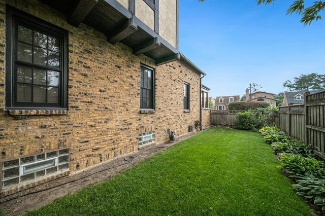 7246 N Oleander Avenue, Chicago, IL 60631