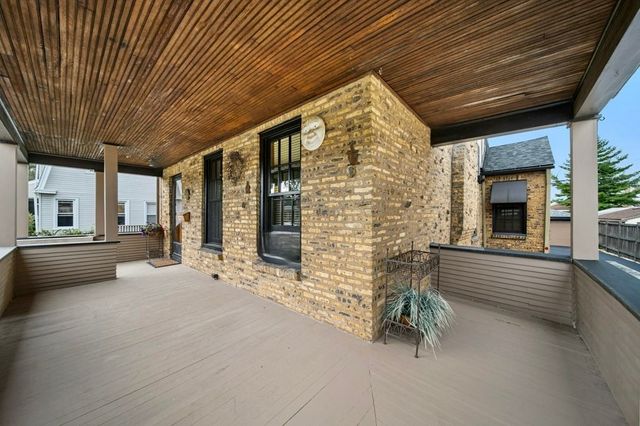 7246 N Oleander Avenue, Chicago, IL 60631