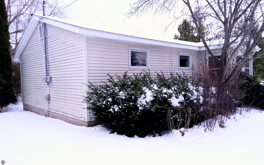 Image 4 of property listing at 609 Ash Street, Elk Rapids, MI 49629