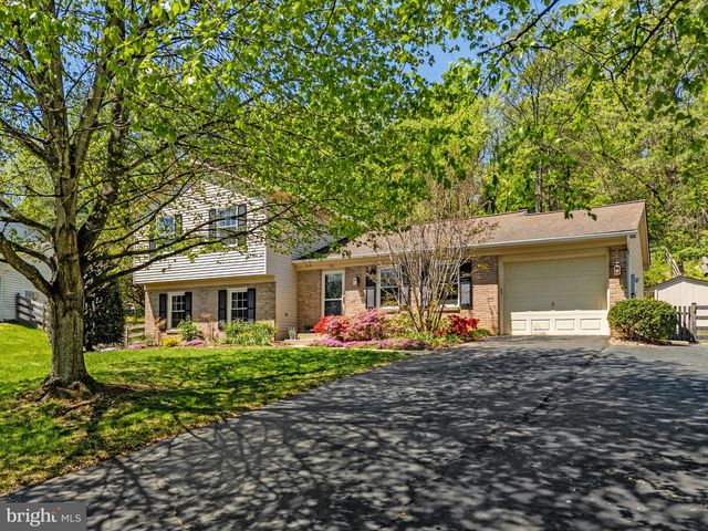 911 CHANCELLOR ST SW, Leesburg, VA 20175