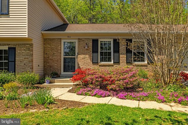 911 CHANCELLOR ST SW, Leesburg, VA 20175