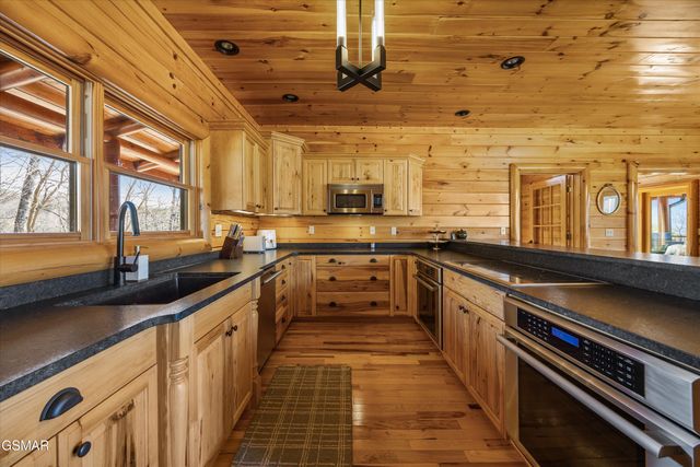 611 Pinnacle Vista, Gatlinburg, TN 37738