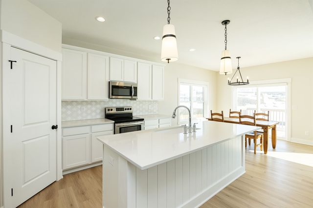 929 Wolf Creek Drive, Polk City, IA 50226