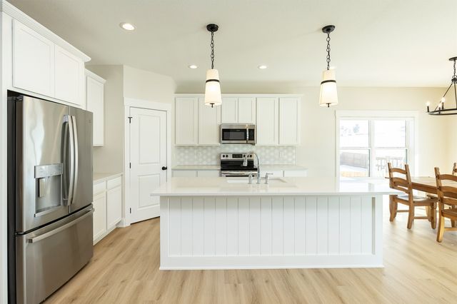 929 Wolf Creek Drive, Polk City, IA 50226