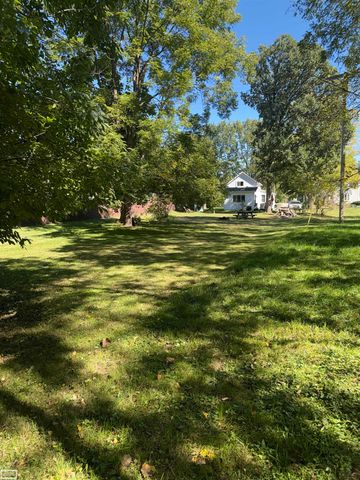 322 Cherry Street, Almont, MI 48003