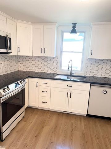 322 Cherry Street, Almont, MI 48003
