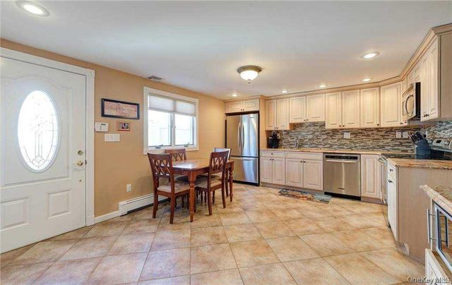 44 Derby Avenue, Greenlawn, NY 11740