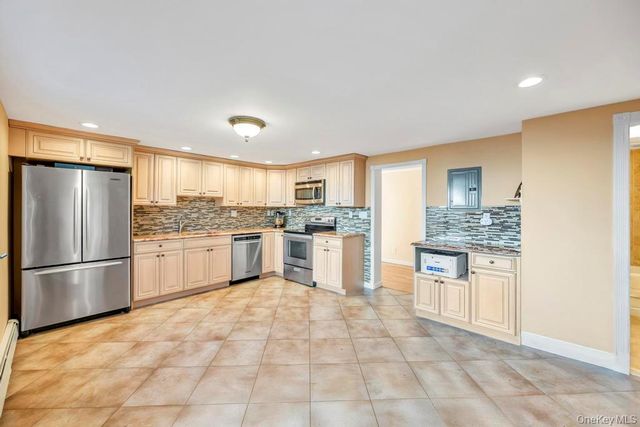 44 Derby Avenue, Greenlawn, NY 11740