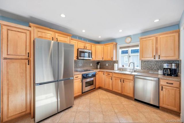 44 Derby Avenue, Greenlawn, NY 11740