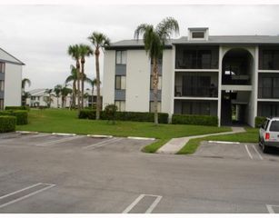 1105 GREEN PINE Boulevard C2, West Palm Beach, FL 33409