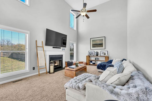 3460 Oak Creek Dr, Clarksville, TN 37040