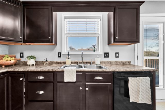 3460 Oak Creek Dr, Clarksville, TN 37040