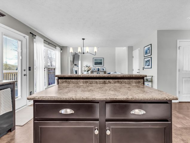 3460 Oak Creek Dr, Clarksville, TN 37040