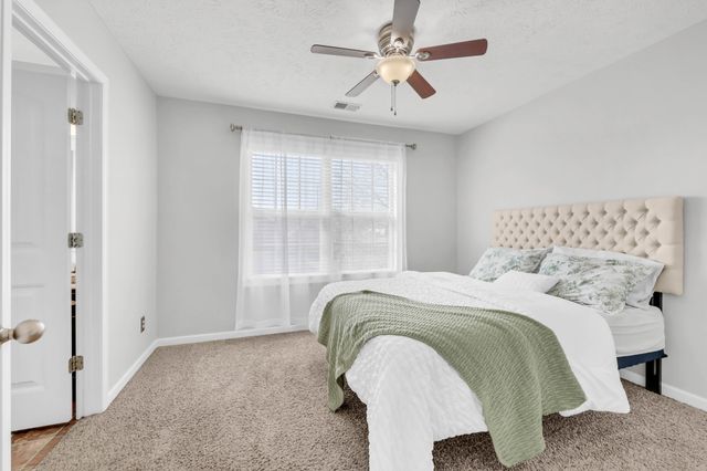 3460 Oak Creek Dr, Clarksville, TN 37040