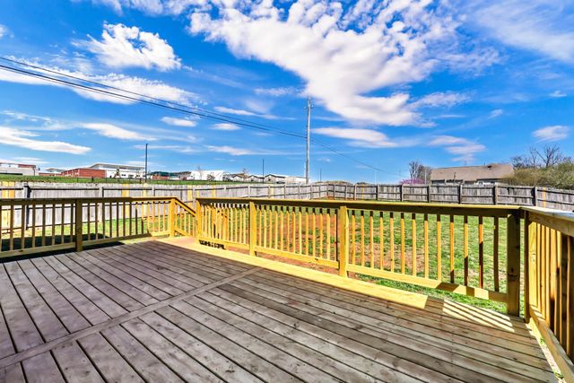 3460 Oak Creek Dr, Clarksville, TN 37040