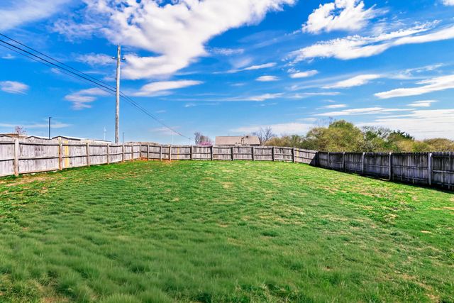 3460 Oak Creek Dr, Clarksville, TN 37040