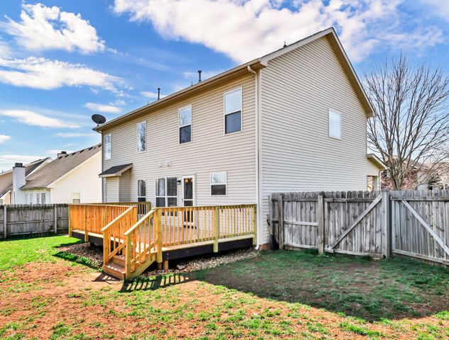 3460 Oak Creek Dr, Clarksville, TN 37040