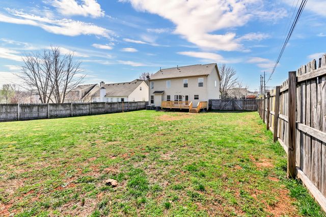 3460 Oak Creek Dr, Clarksville, TN 37040