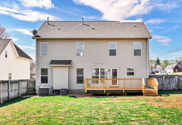 3460 Oak Creek Dr, Clarksville, TN 37040