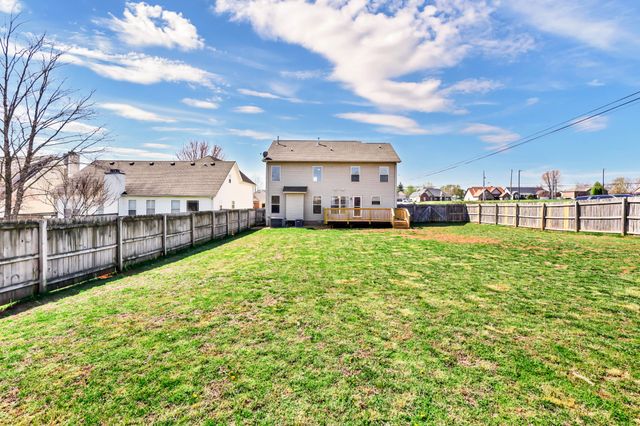 3460 Oak Creek Dr, Clarksville, TN 37040