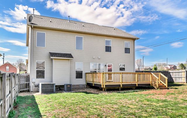 3460 Oak Creek Dr, Clarksville, TN 37040