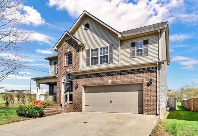 3460 Oak Creek Dr, Clarksville, TN 37040