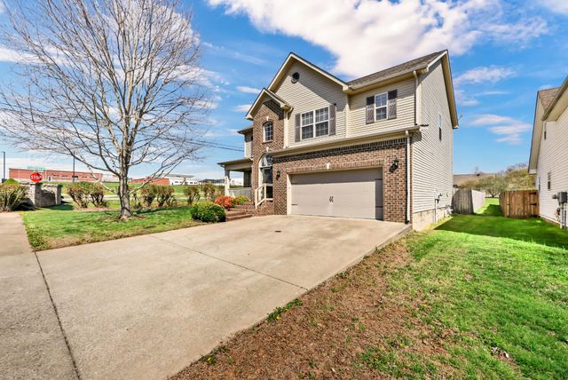3460 Oak Creek Dr, Clarksville, TN 37040