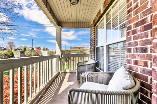 3460 Oak Creek Dr, Clarksville, TN 37040