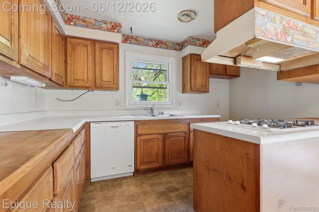 4856 Danbury Drive, Troy, MI 48085