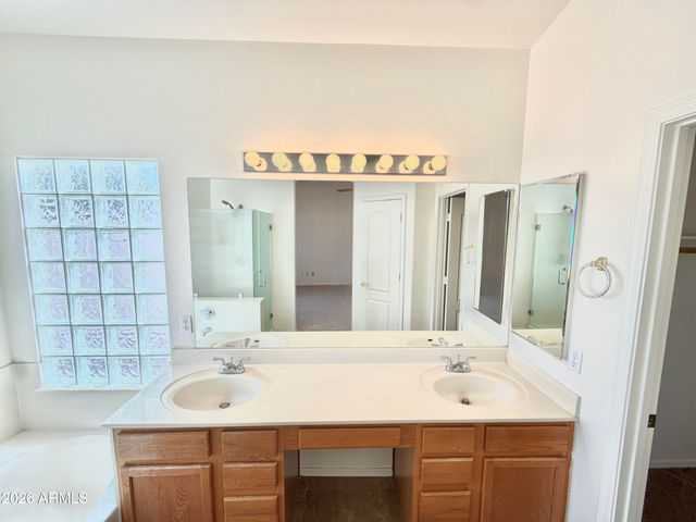 13896 W WILSHIRE Drive, Goodyear, AZ 85395