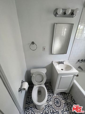 1217 Cedar Avenue, Long Beach, CA 90813