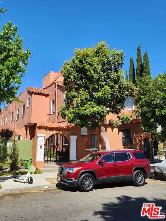 1217 Cedar Avenue, Long Beach, CA 90813