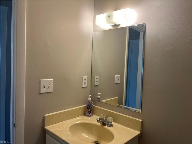 727 Spence CIR, Virginia Beach, VA 23462