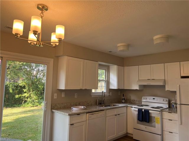 727 Spence CIR, Virginia Beach, VA 23462