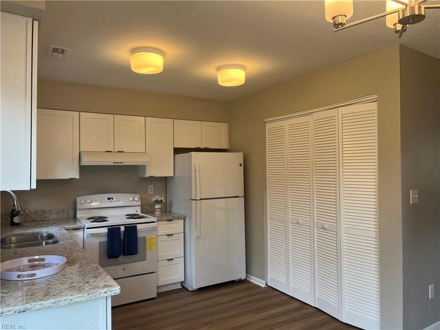 727 Spence CIR, Virginia Beach, VA 23462