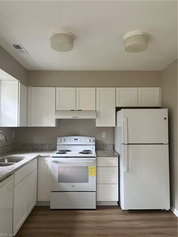 727 Spence CIR, Virginia Beach, VA 23462