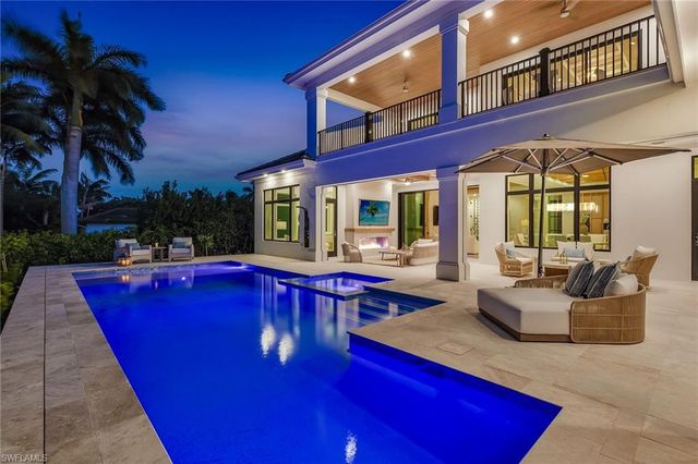 529 Neapolitan WAY, Naples, FL 34103