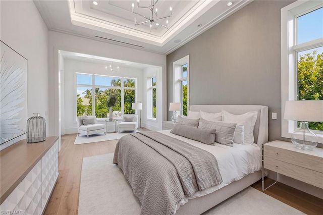 529 Neapolitan WAY, Naples, FL 34103