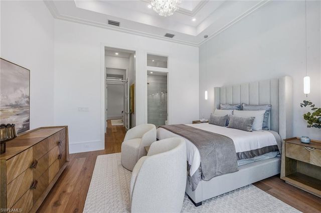 529 Neapolitan WAY, Naples, FL 34103