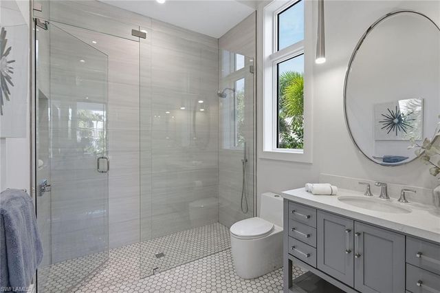 529 Neapolitan WAY, Naples, FL 34103