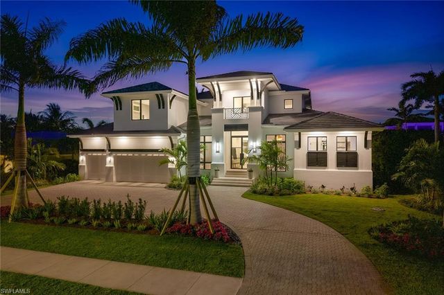 529 Neapolitan WAY, Naples, FL 34103